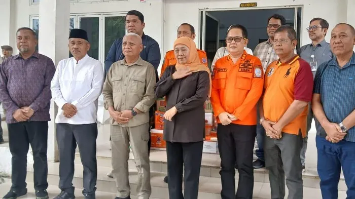 Bu Khofifah Terbangkan Avengers Jatim Bantu Saudara di Sumut