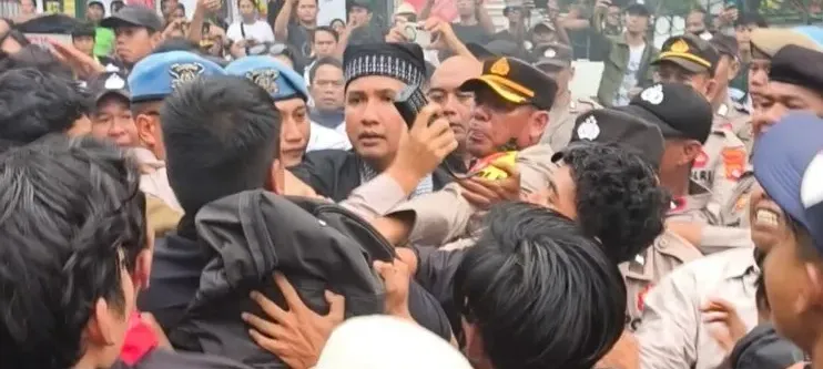 HUT Lebak ke 197 Diwarnai Bentrok